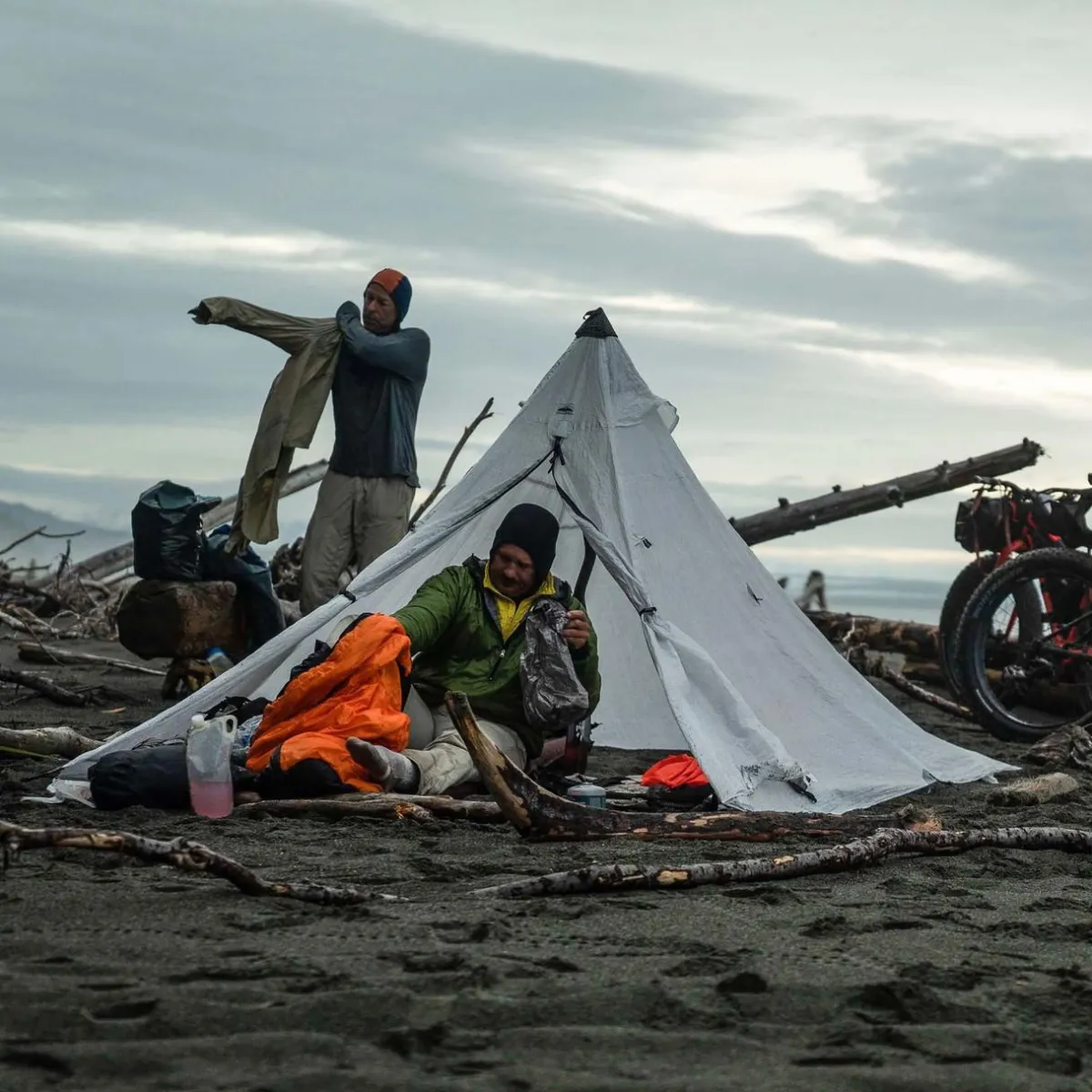Hyperlite Mountain Gear UltaMid 2 - Ultralight Pyramid Tent